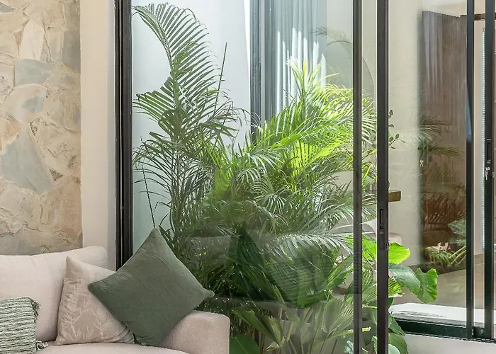 Larente 2 - Modern Chic 2br, Close To Bingin *
