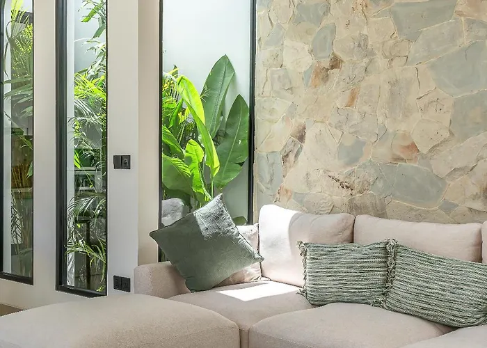 Villa Larente 2 - Modern Chic 2br, Close To Bingin *