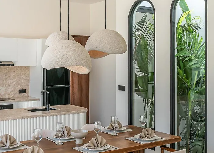 Larente 2 - Modern Chic 2br, Close To Bingin Villa