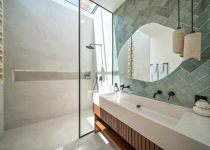 Larente 2 - Modern Chic 2br, Close To Bingin Villa